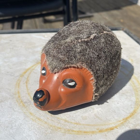 Vintage NuNu #936 Eating Hedgehog Wind Up Friction Tin Toy - No Key - Picture 2 of 8